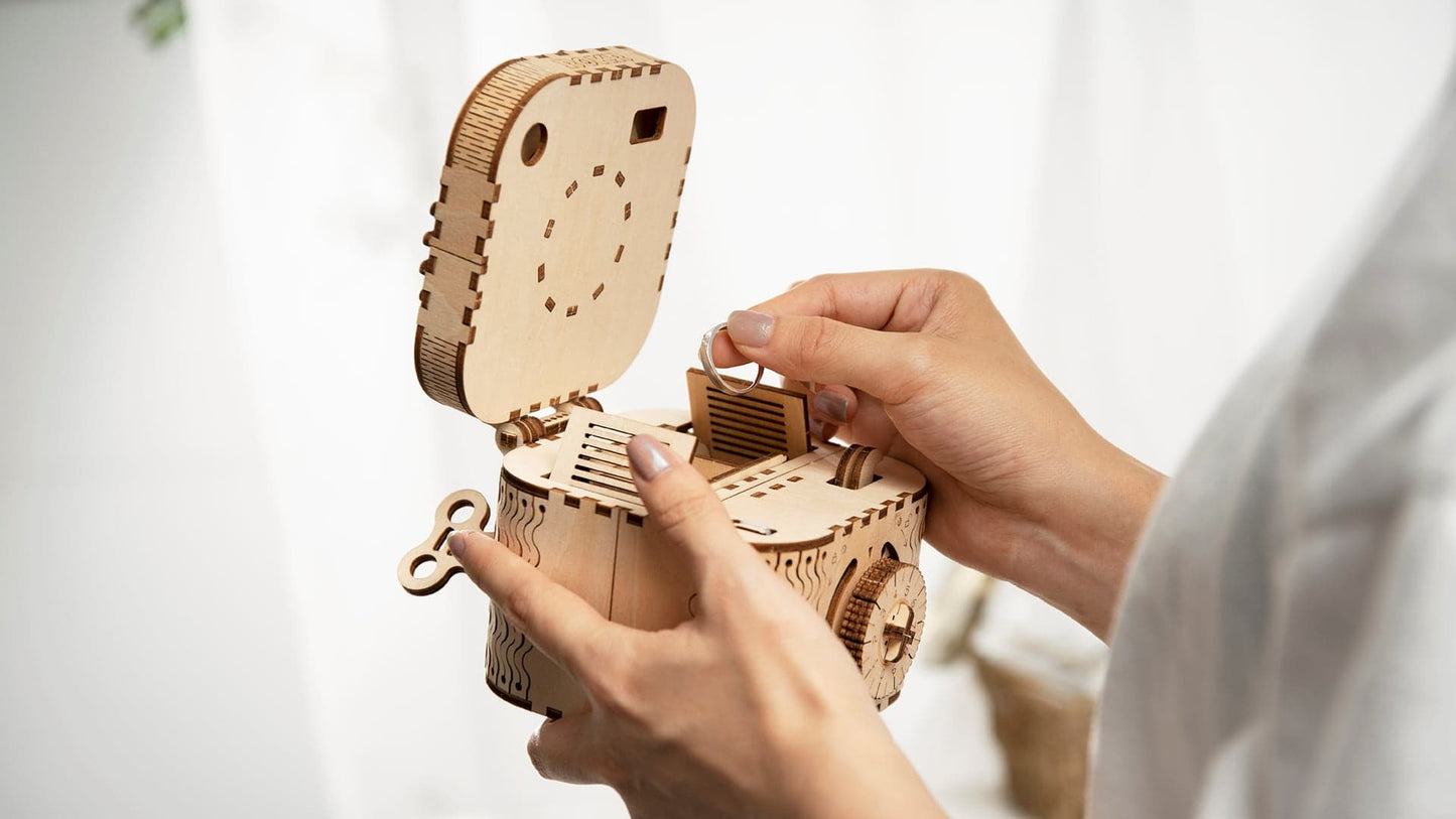 КУТИЯ ЗА СЪКРОВИЩА