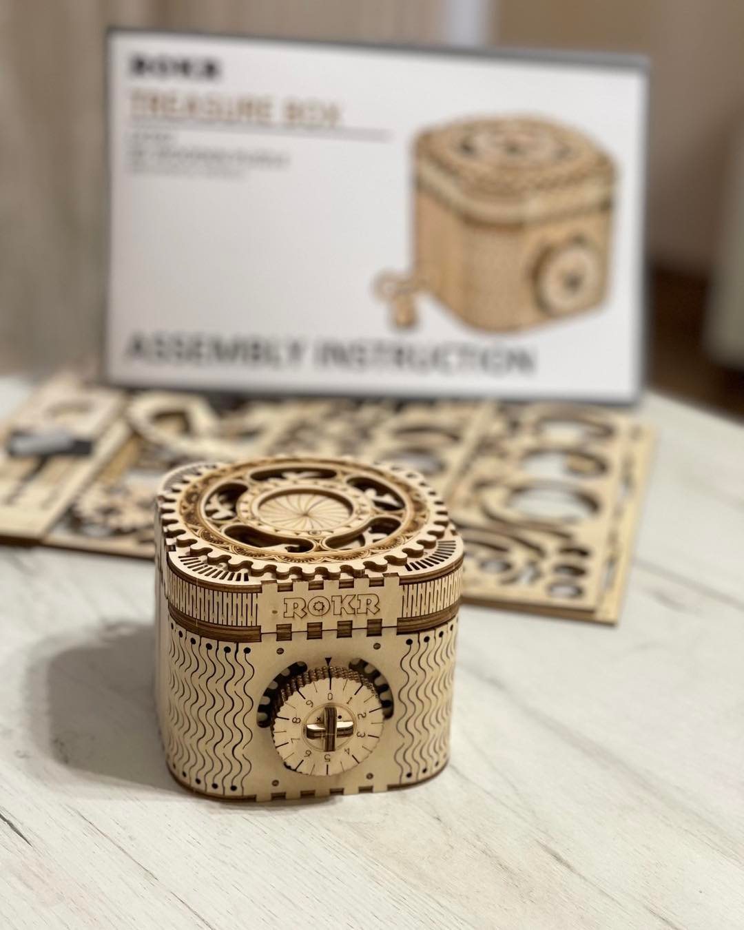 КУТИЯ ЗА СЪКРОВИЩА