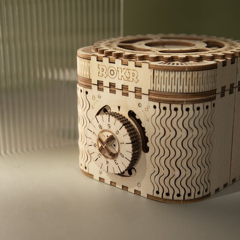 КУТИЯ ЗА СЪКРОВИЩА