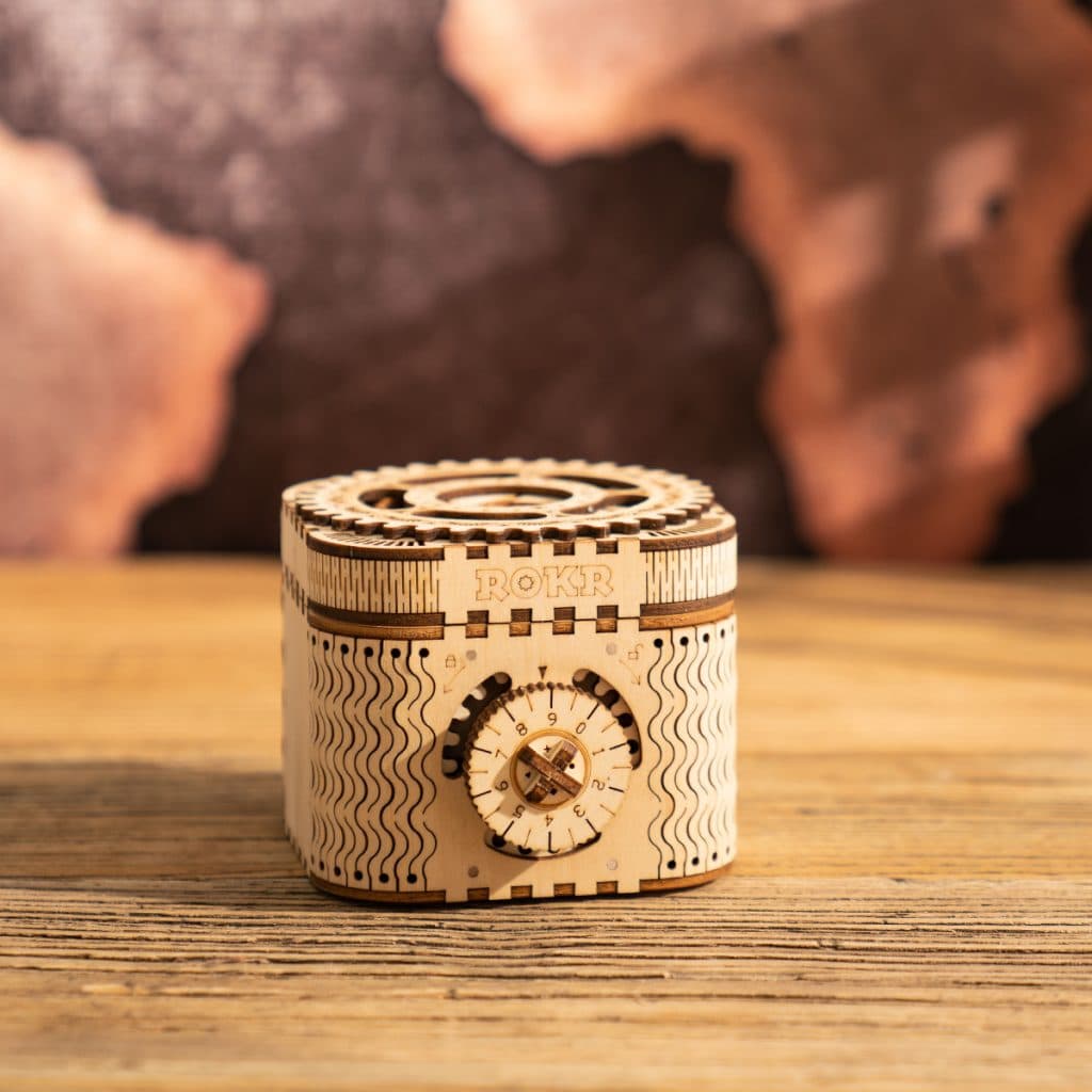 КУТИЯ ЗА СЪКРОВИЩА